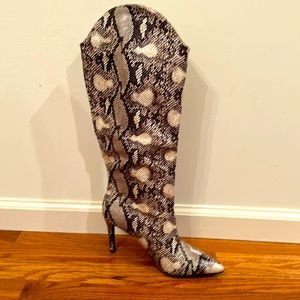 CHINESE LAUNDRY KING SNAKE BOOTS - SIIZE 8.5. - NEW